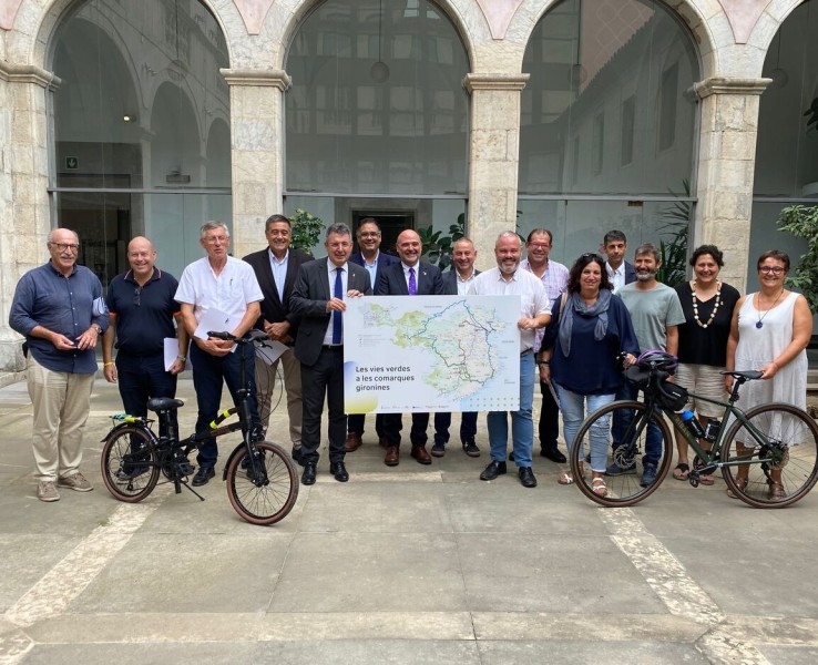 Quatre noves rutes pedalables s'han integrat aquest estiu a la xarxa de les vies verdes de Girona