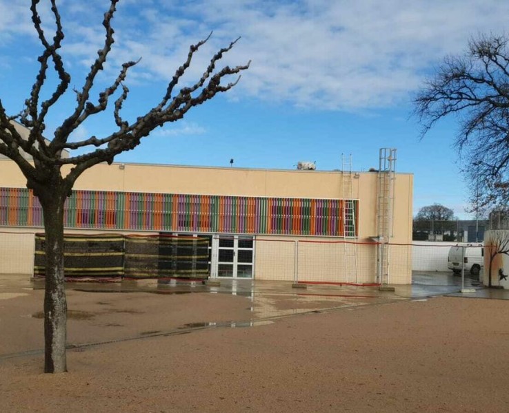 Comencen les obres de reparació de la coberta del gimnàs de l’escola Aldric