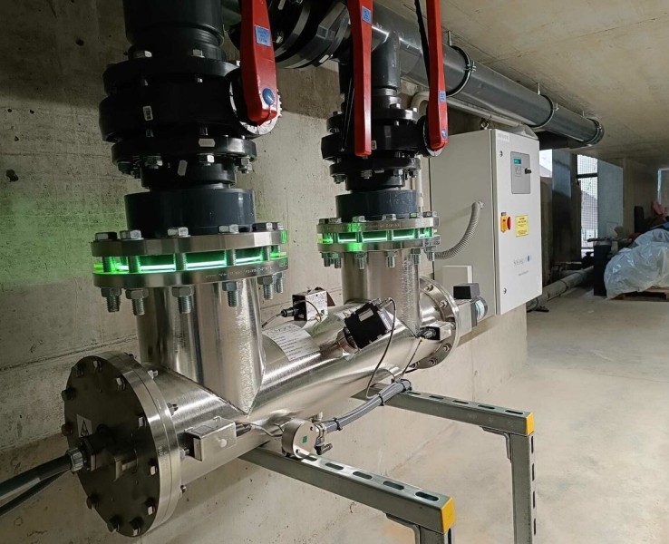 El nou sistema de filtratge per ultraviolats suposa un estalvi de més de 10.000 € a la piscina