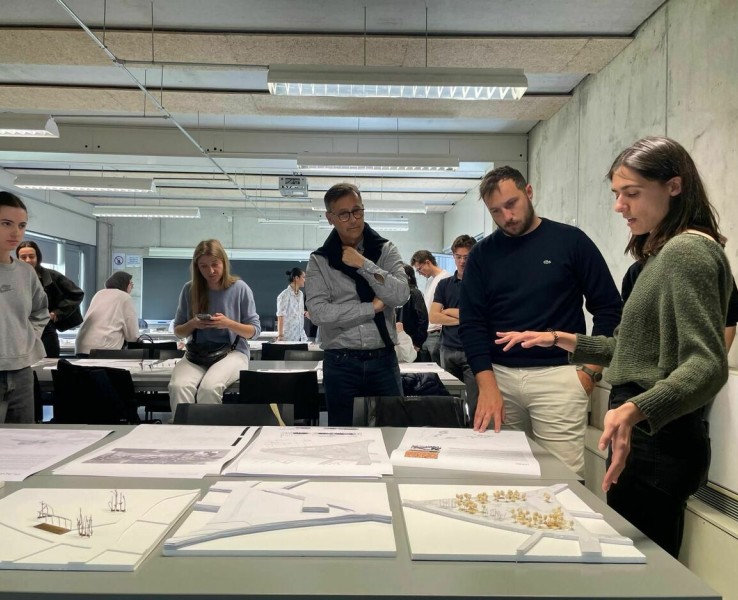Alumnes d'arquitectura de la UdG col·laboren amb l'Ajuntament de Cassà per redissenyar la plaça de la Coma